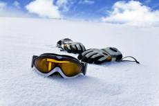 guantes y gafas de esquí