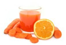 naranja y zumo de zanahorias